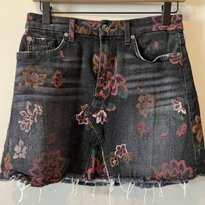 7 For All Mankind Flower Painted Black Jean Mini Skirt w/Raw Hem Size 24 Floral